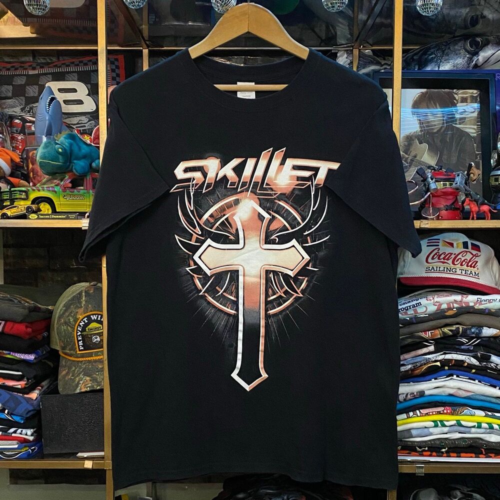 Skillet Christian Rock Band Cross Graphic Tee Size Medium Black Rose Gold Gildan